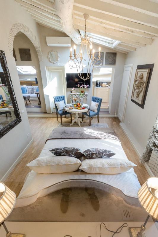 Moro Studio Suite Classy and Romantic Apartment in Lucca - image 18