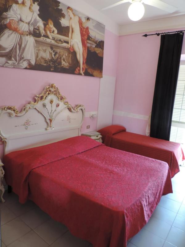 Triple Room with Front Sea View and Balcony image 4