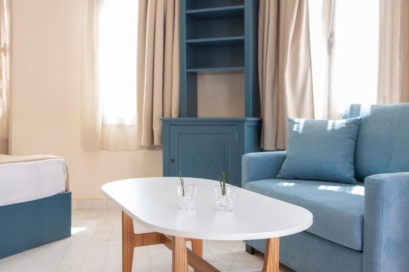 Classic Double Room with Side Sea View image 3