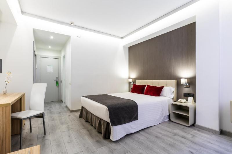 Double or Twin Room image 3