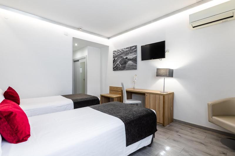 Double or Twin Room image 2