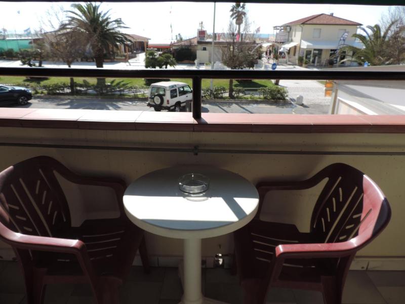 Superior Double Room with Sea View and Balcony image 2