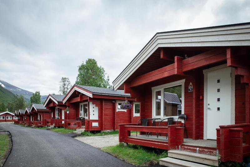 Traditional Cabin- Garden view image 1