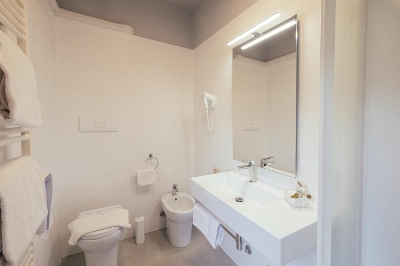 Quadruple Room image 3