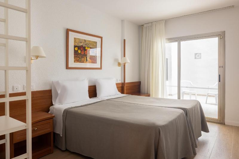 Twin Room image 1