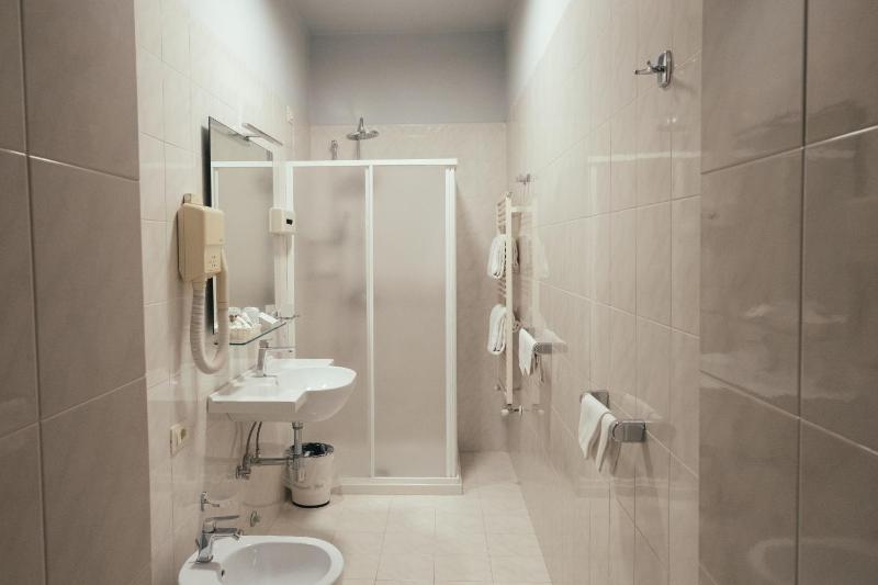 Quadruple Room image 4