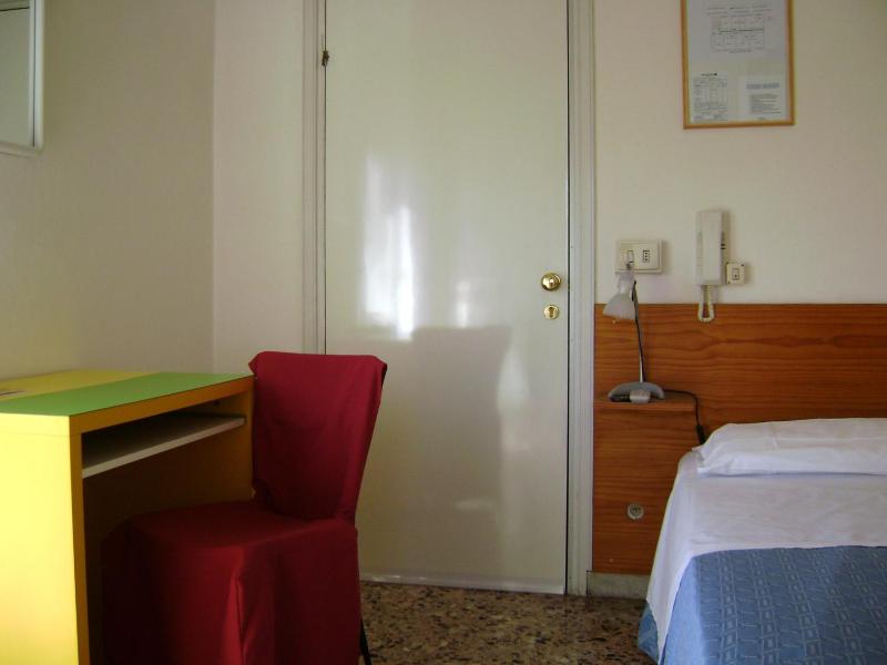 Single Room image 1