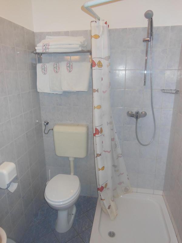 Triple Room with Bathroom image 3