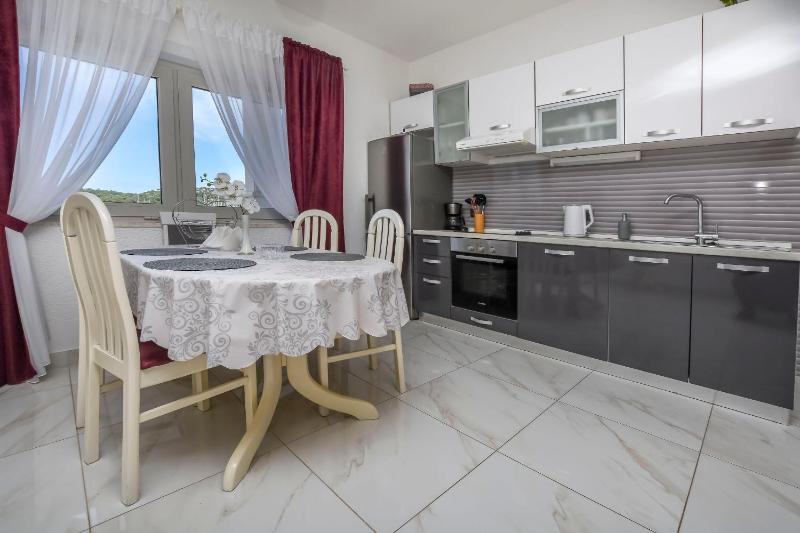 Apartment Iryna - image 8