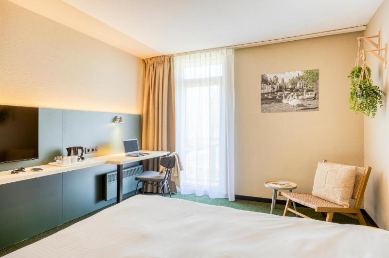 Deluxe Room image 4