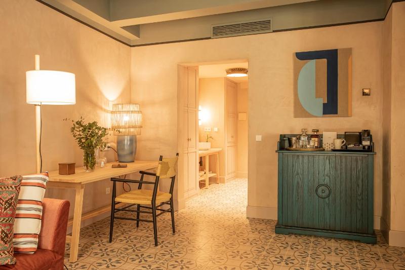 Junior Suite (2 Adults) image 4
