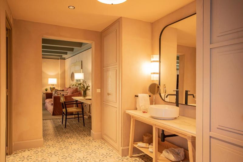 Junior Suite (2 Adults) image 3