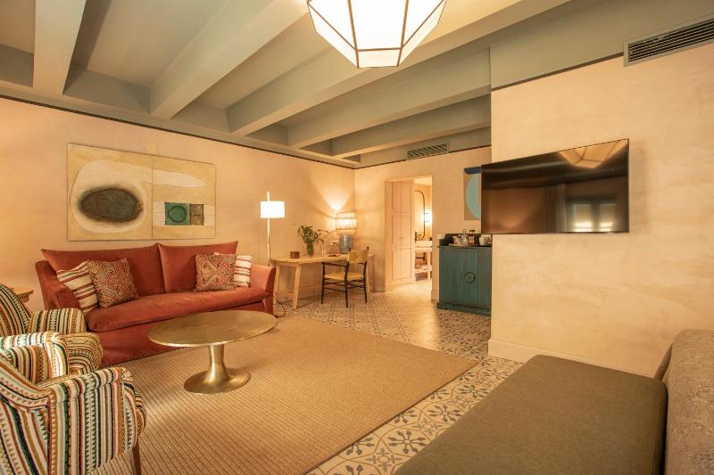 Junior Suite (2 Adults) image 2