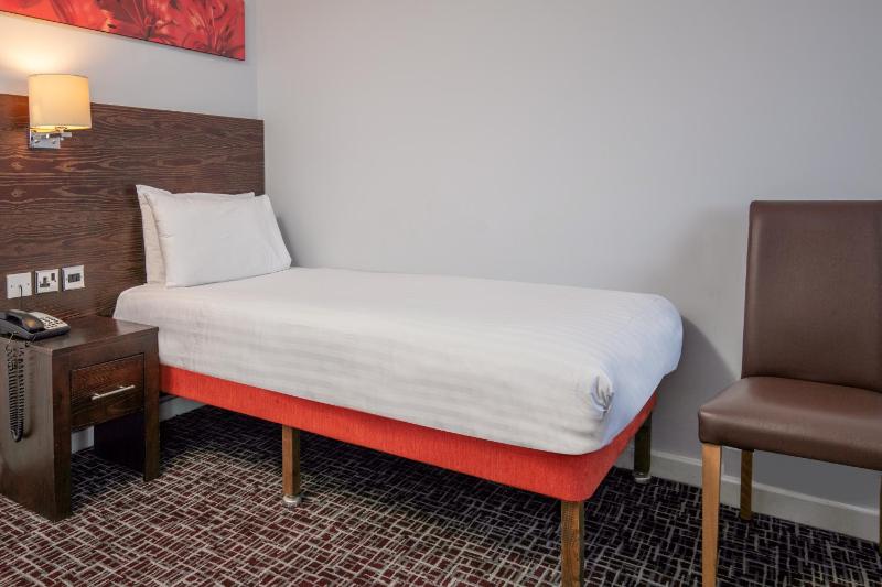 Standard Single Room image 3