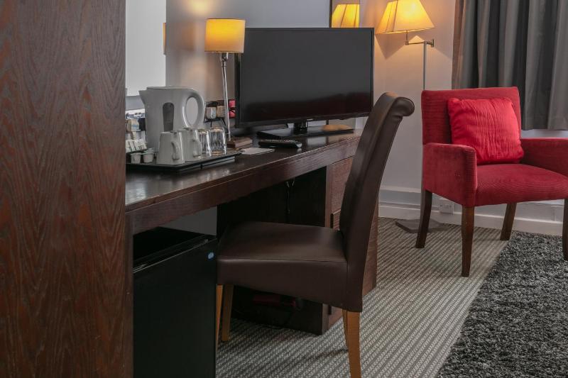 Executive Double Room with Sofa Bed image 3