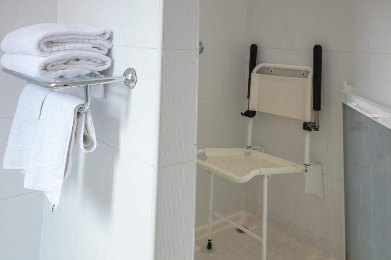 Double Room - Disability Access image 3