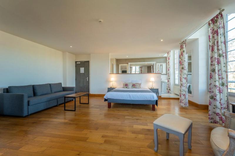 Superior Family Room image 3