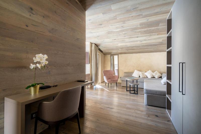 Suite with Spa Bath image 3