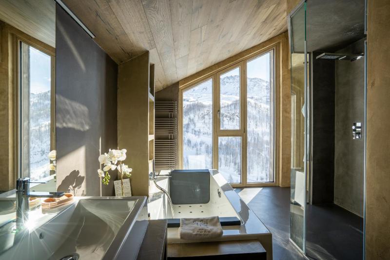 Suite with Spa Bath image 2