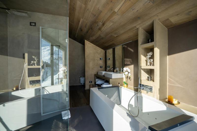 Suite with Spa Bath image 1