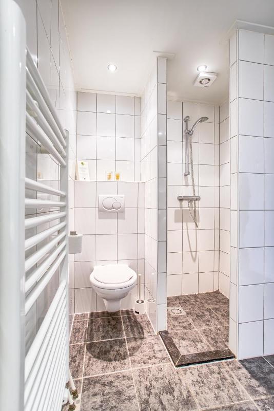 Single Room image 3