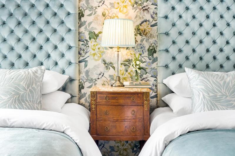 Twin Room image 3