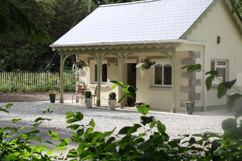 Three-Bedroom Cottage image 1