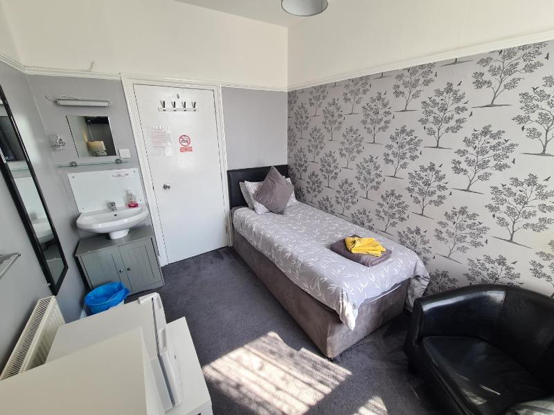 Single Room with Private External Bathroom image 1