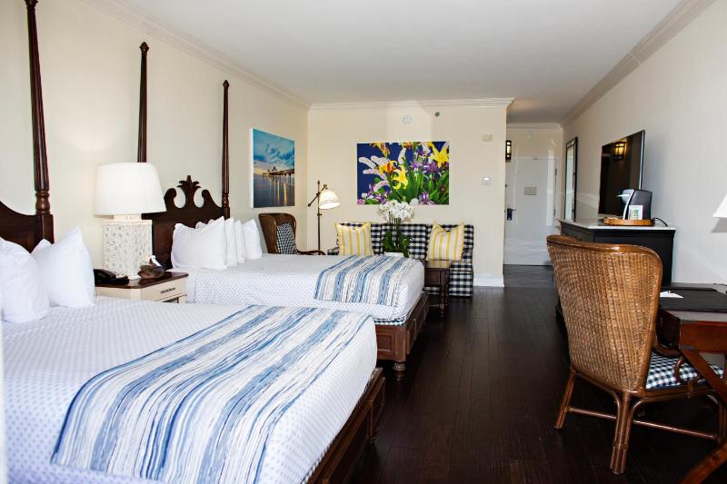 Double/ Double Room with City View image 4