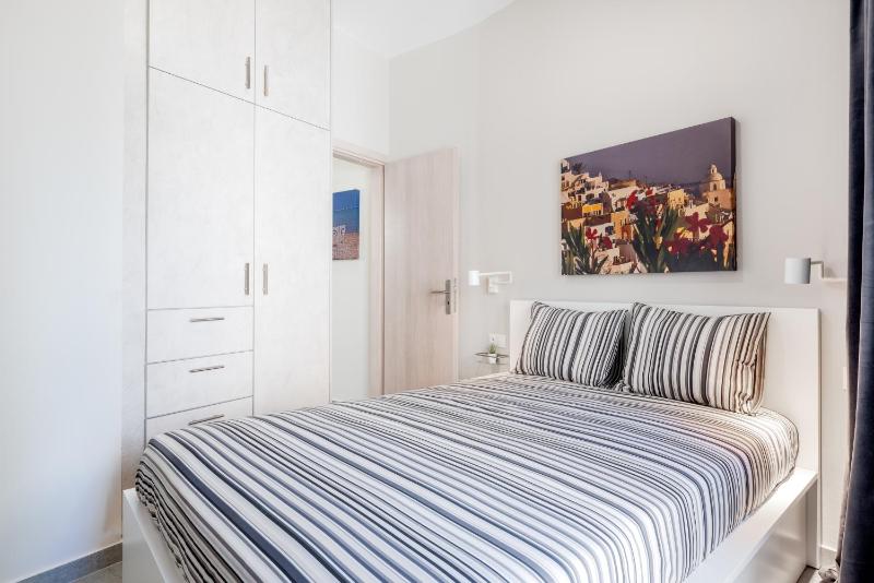 One-Bedroom Apartment image 4