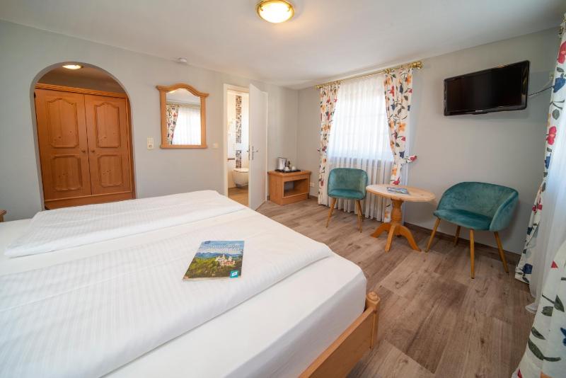 Standard Double Room image 4