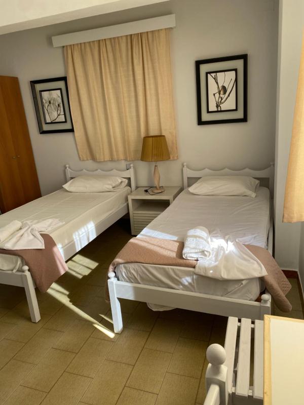 Twin Room with Garden View image 4