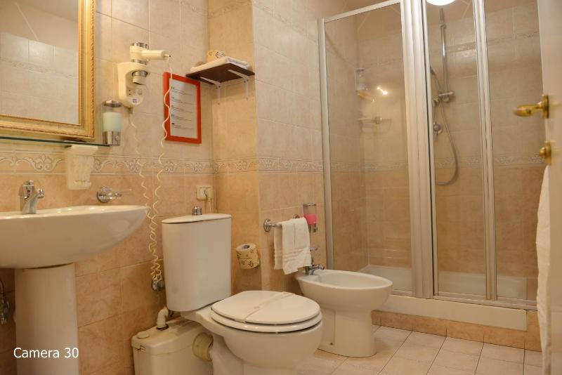 Deluxe Double or Twin Room with Balcony image 1