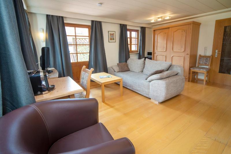 Deluxe Family Room image 2