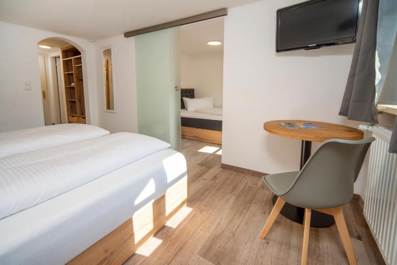 Superior Triple Room image 1