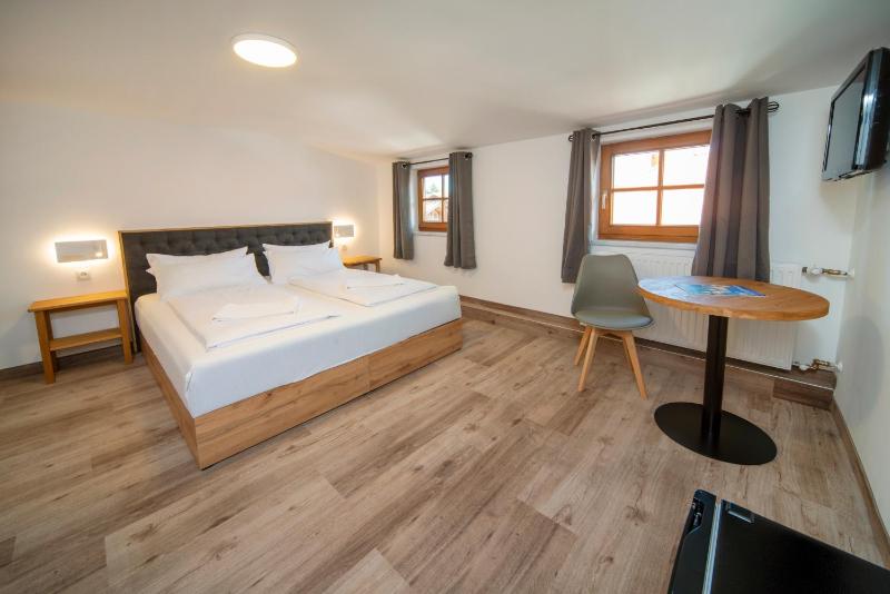 Superior Triple Room image 4