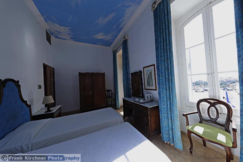 Superior Double Room image 3