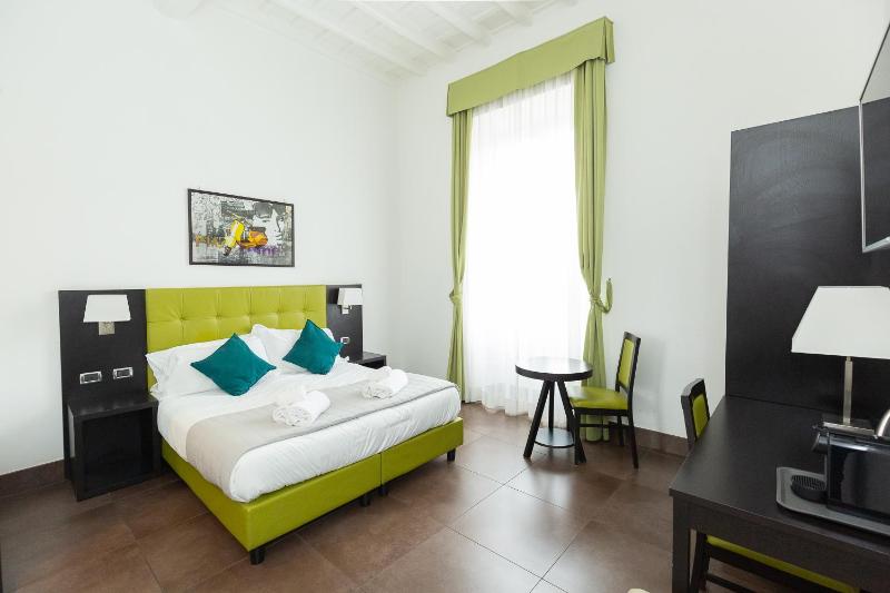 Deluxe Double or Twin Room image 1