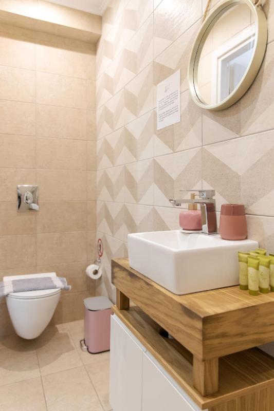 Mitos Cozy Rooms - image 5