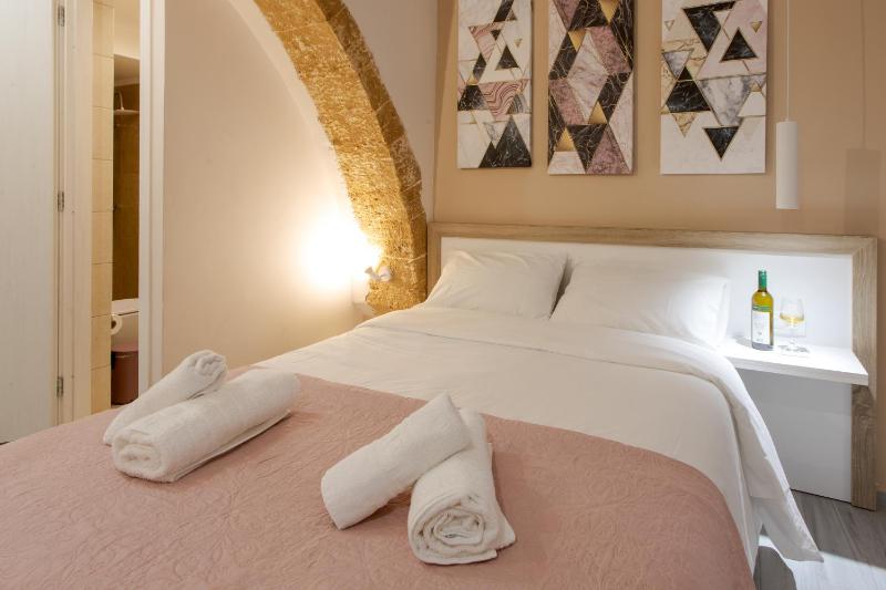 Mitos Cozy Rooms - image 6