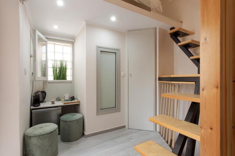 Mitos Cozy Rooms - image 3