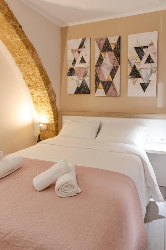 Mitos Cozy Rooms - image 8