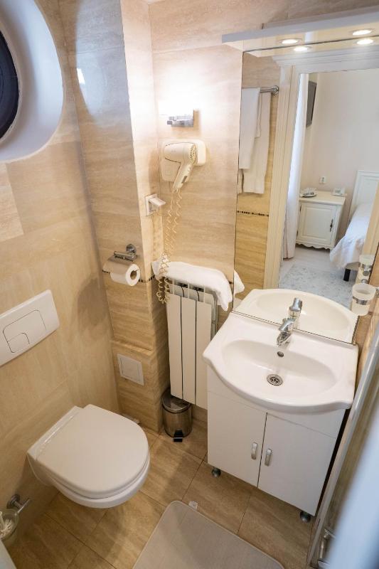 Single Room with Terrace image 2