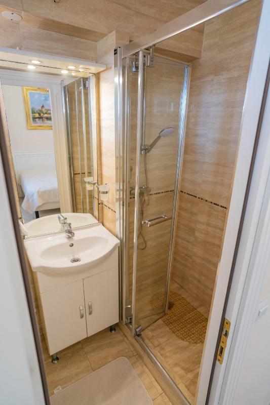 Single Room with Terrace image 3