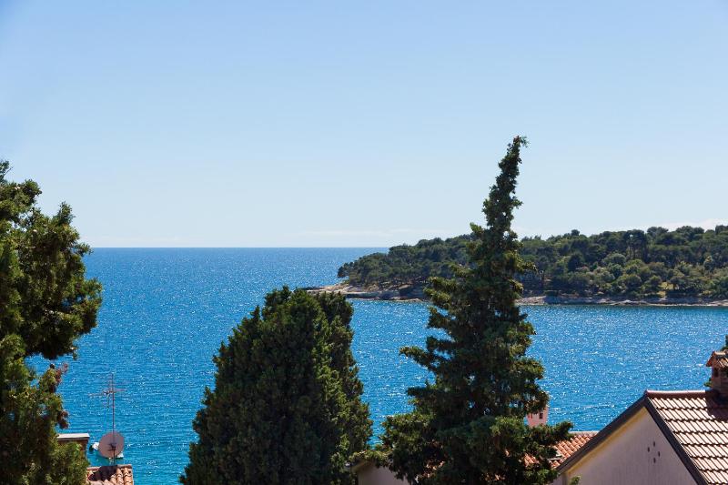 Two-Bedroom Apartment with Balcony and Sea View image 2