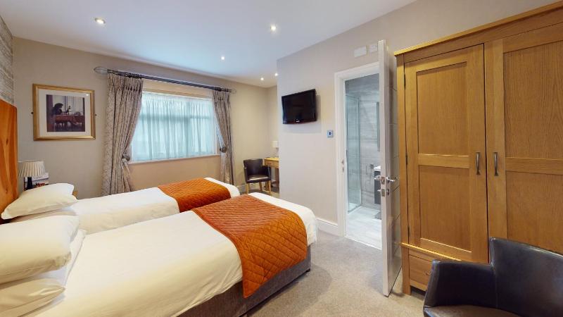 Double or Twin Room image 3