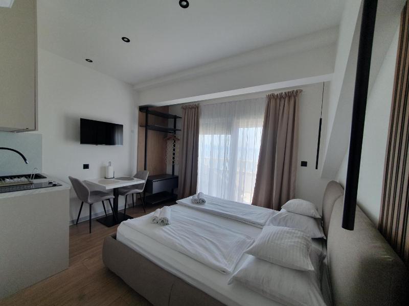Room with Balcony and Sea View (2 Adults) image 1