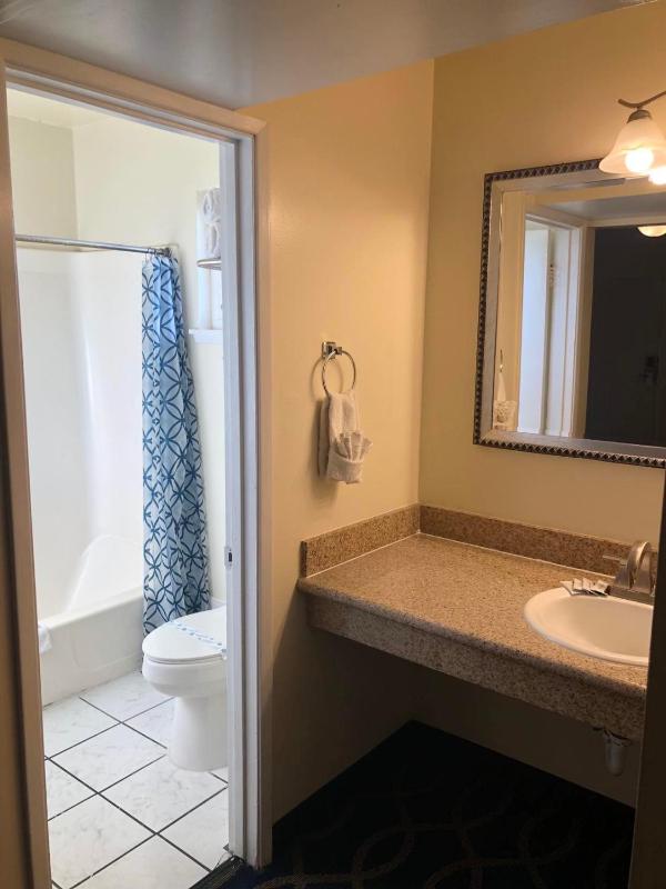 Queen Room image 1