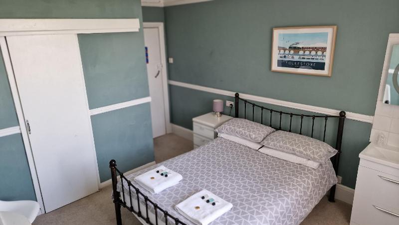Double Room with Sea View image 3