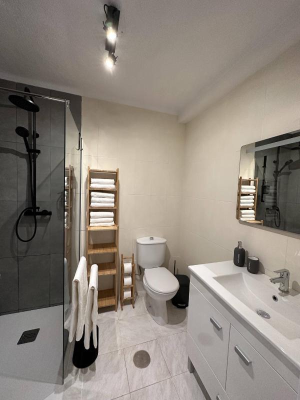 Go4Portugal - Dinis - Luxe Condo with Pool Airco Seaview with two Balcony - image 12